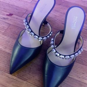 Michael Kors heel, brand new! Never worn. Size 6. Navy blue.